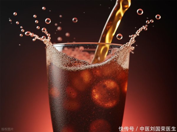 全国前三配资平台 饮料当水喝，小饮料大麻烦！11岁男孩痛风的背后秘密